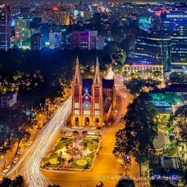 Notre Dame Cathedral – The ultimate Christmas destination for Saigon’s youth